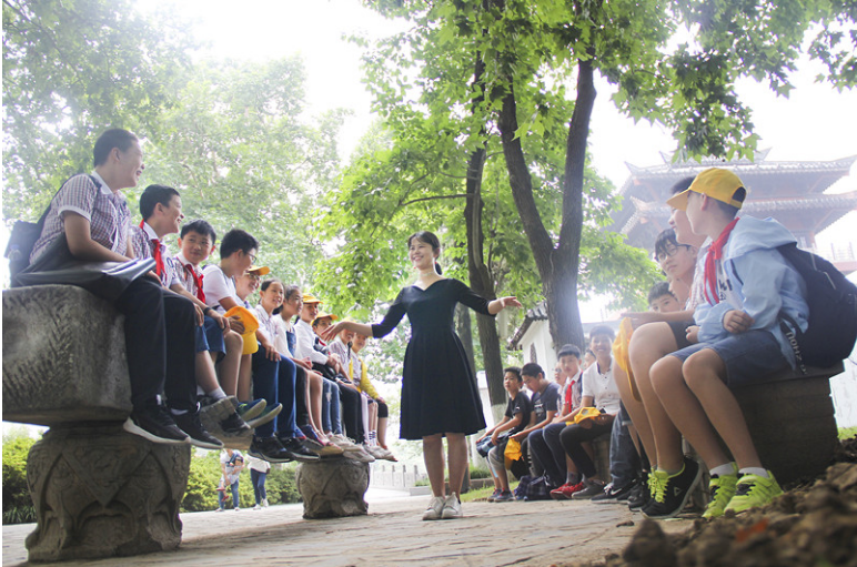 逍遥娃遍访庐州进行文化寻根