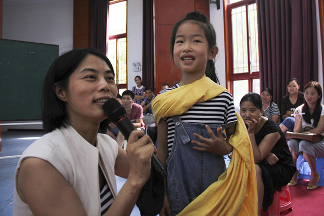 逍小开学首日，家长先入学堂